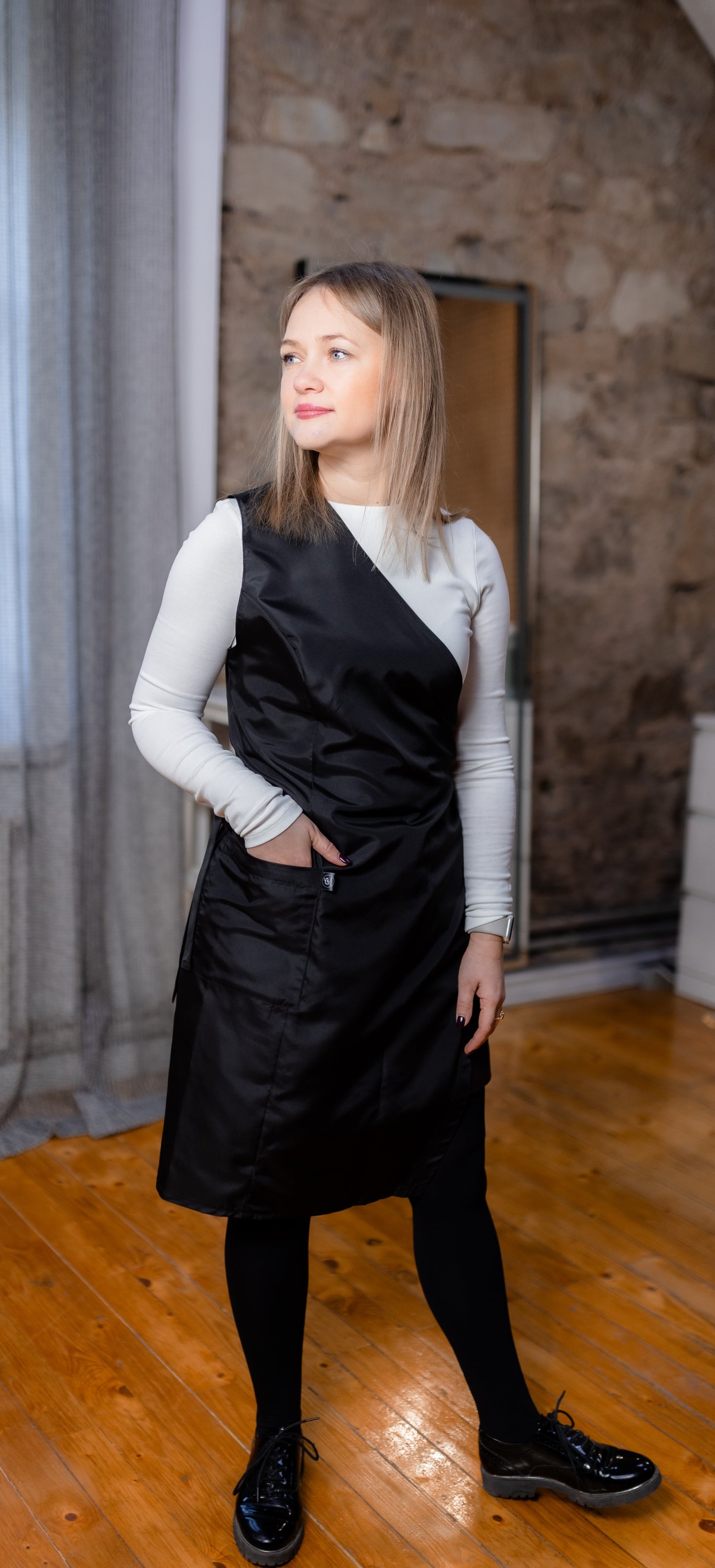 Asimetrisks friziera tērps ar kabatu