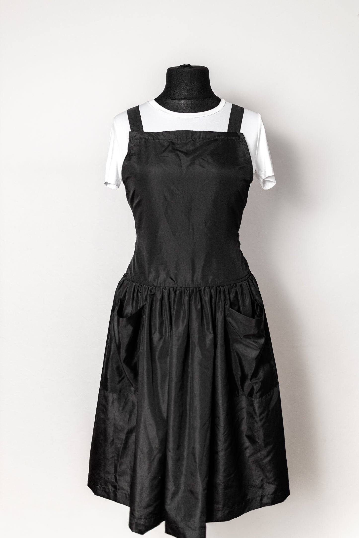 Priekšauts ar divām kabatām